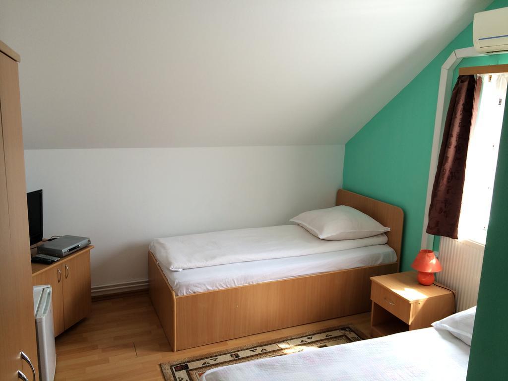 Pensiunea Simina Caransebeş 部屋 写真